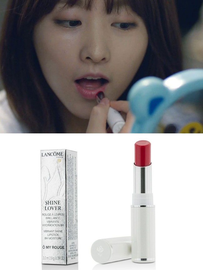 Di serial Oh My Ghost, Park Bo Young terlihat memakai Lancome’s Shine Lover #120 O My Rouge bernuansa merah cherry. Setelah muncul di drama tersebut, lipstik itu kemudian laris diincar pembeli. Foto: Istimewa