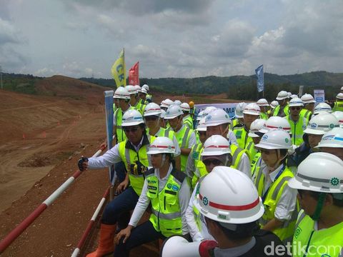 Menteri BUMN Rini Soemarno cek proyek kereta cepat JKT-BDG