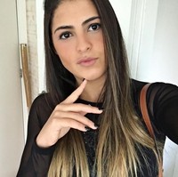 Wanita cantik bernama Danielle Favatto ini adalah putri dari striker terbaik Brasil sepanjang masa Romario Faria. Foto: Instagram