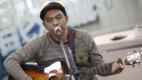 Di pertengahan tahun lalu Adrian Yunan merilis album pertamanya yang berjudul Sintas. Foto: Asep Syaifullah