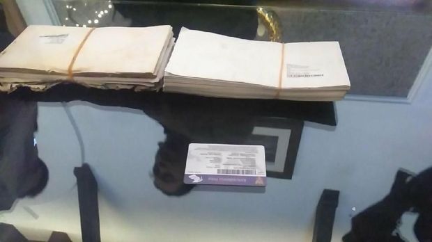 Amplop disatukan dalam karet, KIP sendiri tidak mengalami kerusakan