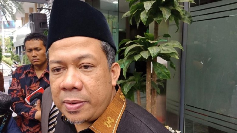 Kritik Mendikbud yang Gelar Nobar Dilan, Fahri: Itu Fiksi Kritik Mendikbud yang Gelar Nobar Dilan, Fahri: Itu Fiksi