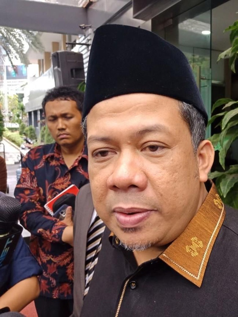 Fahri Hamzah: Pasti Bukan Megawati yang Minta Gaji Rp 112 Juta Fahri Hamzah: Pasti Bukan Megawati yang Minta Gaji Rp 112 Juta