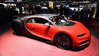 Nah kalau ini Bugatti Chiron asli dari Prancis. Harganya puluhan miliar rupiah dan bisa berlari sangat kencang. Bahkan mobil ini didapuk sebagai salah satu mobil tercepat di dunia. Foto: Geneva Motor Show
