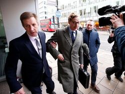 Dua Orang Ini Bikin Facebook dan Zuckerberg Dihantam Krisis