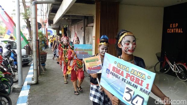 Polisi kampanye fungsi trotoar dan keselamatan berlalu lintas/