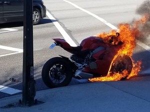 Waduh, Motor Dovizioso Versi Jalanan Malah Terbakar