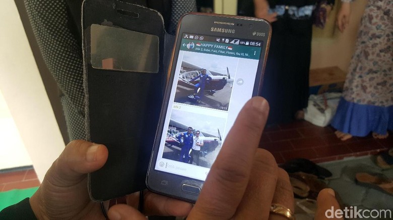 Swafoto Terakhir Pilot Hanafie sebelum Pesawat Celaka di Cilacap Swafoto Terakhir Pilot Hanafie sebelum Pesawat Celaka di Cilacap