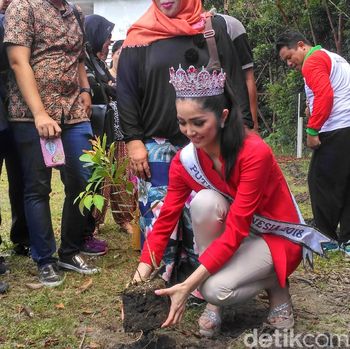 Puteri Indonesia 2018 Blusukan ke Hutan, Cicipi Jamur Jutaan Rupiah
