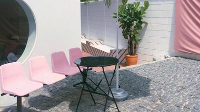Kafe Pink Ini Dipilih Taeyeon Buat Syuting Albumnya, Kayak Apa Ya?