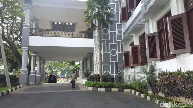 Gedung DPRD Kota Malang tampak lengang/