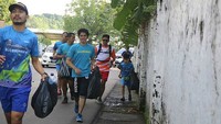 Kurangnya kesadaran masyarakat dan kurangnya tempat sampah, diakui Gilang, ketuanya, menjadi salah satu faktor banyaknya sampah di daerah tersebut. Sampah yang dikumpulkan rata-rata 2-3 kantong plastik besar per orang, dan ada sekitar 30 orang peserta. (Foto: Instagram/prihandrian)