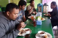 Mlekoh Gurih! Racikan Brongkos Kambing Legendaris dari Sumowono