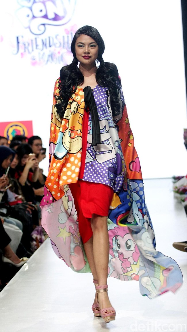Fashion show karya delapan desainer lokal dengan mengangkat tema My Little Pony di Plaza Indonesia Fashion Week 2018, Jakarta. Rabu [21/3/2018]. [Foto: Mohammad Abduh/Wolipop]