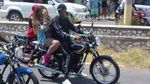 Seperti Dilan, Jay Z dan Beyonce Mesra Boncengan Naik Motor Klasik