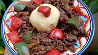 Wah meriahnya sepiring sapi lada hitam buatan @alfin_piping ini, dengan irisan paprika segar dipadukan dengan mashed potato yang lembut gurih. Foto: Instagram