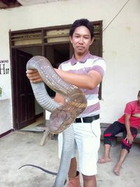 Fakta Mengagetkan King Cobra Raksasa di Kalimantan 