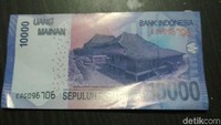 Jelas sekali ada tulisan ‘uang mainan’ di lembaran pecahan rupiah. (Foto: Adhar Muttaqin/detikcom)