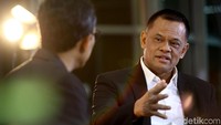 Gatot menepis perintah nobar itu bertujuan politis. Kalau politik, apa saja dipolitisasi, kamu-kamu saja bisa dipolitisasi. Jadi biarin aja, kata Gatot. (Foto: Rachman Haryanto.)