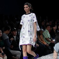 Fashion show karya delapan desainer lokal dengan mengangkat tema My Little Pony di Plaza Indonesia Fashion Week 2018, Jakarta. Rabu [21/3/2018]. [Foto: Mohammad Abduh/Wolipop]