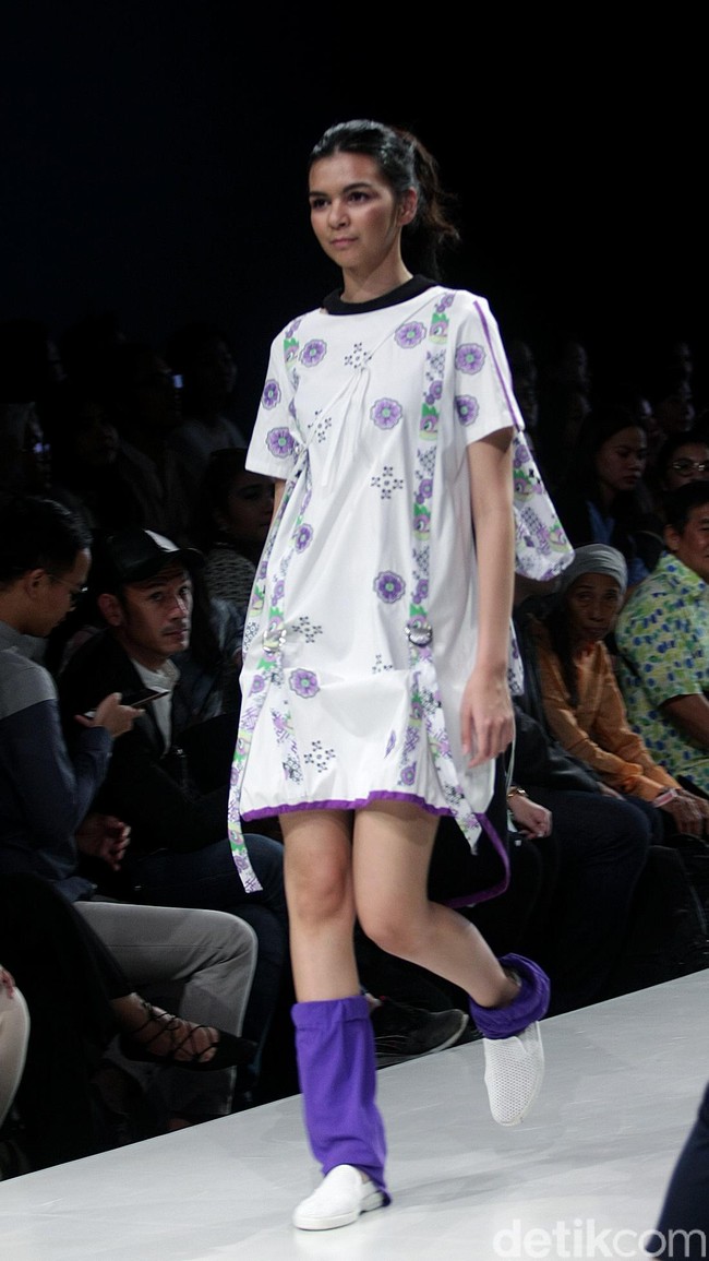 Fashion show karya delapan desainer lokal dengan mengangkat tema My Little Pony di Plaza Indonesia Fashion Week 2018, Jakarta. Rabu [21/3/2018]. [Foto: Mohammad Abduh/Wolipop]