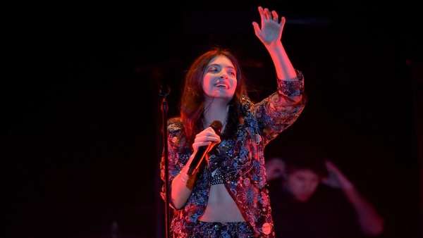 Aksi Panggung Lorde yang Panas Aksi Panggung Lorde yang Panas