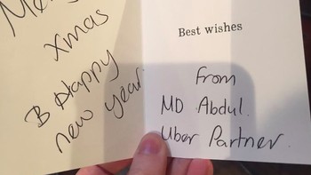Sang sopir memberi ucapan selamat Natal. Foto: Imgur