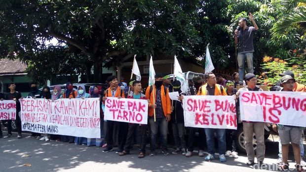 Desak Perusak PT RUM Dibebaskan, Massa Demo di Polres Sukoharjo