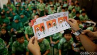 Sebelumnya para siswa mendapat pengarahan terlebih dahulu sebelum melakukan pencoblosan.