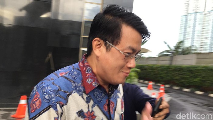 Usai Diperiksa KPK, Kakak Andi Narogong Kabur