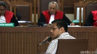 Kepala IGD RS Medika Permata Hijau dr Michael Chia Cahaya menyebut dr Bimanesh Sutarjo mengubah diagnosa Setya Novanto. Michael mengatakan diagnosa yang berubah itu tanpa sepengetahuannya. (Foto: Ari Saputra)