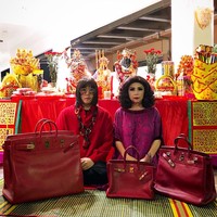 Mother Lee dan Peepy memamerkan koleksi tas Hermes Birkin mereka yang berwarna merah. Ada tas Hermes Birkin ukuran 35 cm, 40 cm hingga yang super besar. Foto: Instagram/peepy_and_mother_lee
