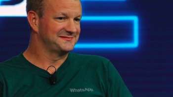 Brian Acton memilih bergabung pada layanan messaging pesaing WhatsApp, Signal. Ia pun blak-blakan bahwa keluar dari Facebook karena tidaak setuju WhatsApp disusupi iklan dan Zuckerberg disebutnya abai terhadap privasi user. Ia bahkan pernah menggaungkan tagar delete Facebook. Foto: Business Insider