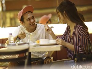 Intip! Adipati Dolken Cerita soal Film Teman Tapi Menikah