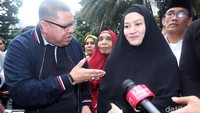 Razman mengatakan kliennya memang tidak akan memberikan pernyataan apa pun soal pemeriksaan kali ini. Lyra menyerahkan proses hukum tersebut kepada Razman.