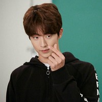 Imutnya aktor Nam Joo Hyuk bergaya finger heart, di salah satu drama Korea yang dimainkannya. Foto: istimewa