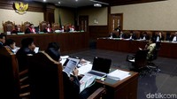 Novanto menyebut uang proyek e-KTP juga mengalir ke Pramono Anung.