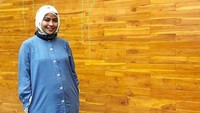 Ia dikabarkan mengubah penampilannya pasca pulang dari Tanah Suci. Foto: Tantri Kotak (Instagram)