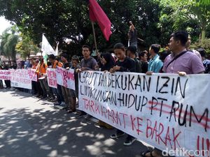 Desak Perusak PT RUM Dibebaskan, Massa Demo di Polres Sukoharjo