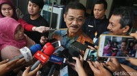 Gamawan mengaku diperiksa KPK terkait relasinya dengan Irvanto Hendra Pambudi Cahyo dan Made Oka Masagung. Namun, Gamawan menyebut tidak kenal keponakan maupun orang dekat Setya Novanto itu.