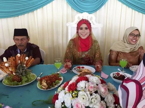 Badriyah di resepsi pernikahannya