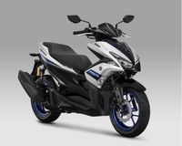 Cantik Tak Jadi Halangan Artis-artis Ini untuk Mengendarai Motor