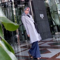 Nia Paramitha mulai berhijab sejak 2006. Meski berubah penampilan, dia tetap terlihat imut seperti dulu saat baru memulai kariernya di dunia hiburan. Foto: Instagram