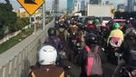 Foto: Macet Pancoran-Kuningan, Jalan Gatsu Bak Lautan Kendaraan