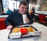 Pria Ini Makan <i>Fried Chicken</i> McD Tiap Hari Selama Hampir 25 Tahun