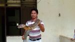 Detik-detik Pelepasan Ular King Cobra Raksasa ke Alam