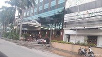 Beredar kabar penutupan Alexis dilakukan hari ini. Namun kemudian rencana penutupan itu ditunda. Pihak Alexis Group pun berkomentar mengenai hal ini. Mereka mengaku belum tahu-menahu soal rencana penutupan ini. (Foto: Eva Safitri/detikcom)