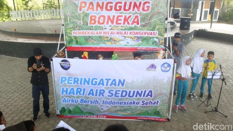 Siswa SD di Banyumas Peringati Hari Air Sedunia Siswa SD di Banyumas Peringati Hari Air Sedunia