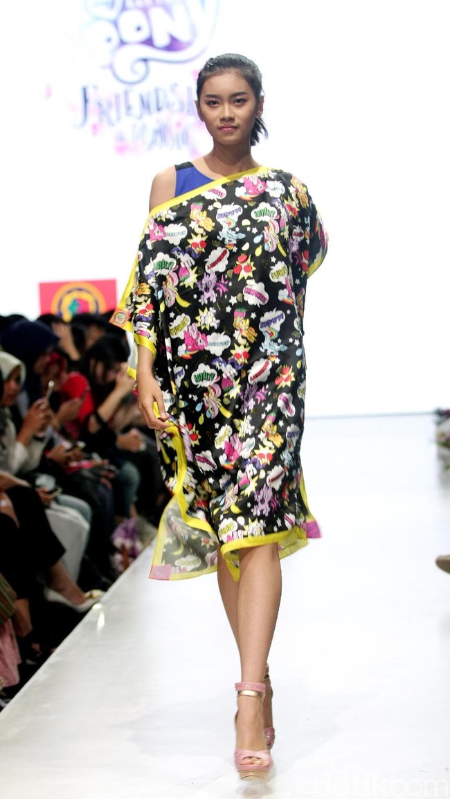 Fashion show karya delapan desainer lokal dengan mengangkat tema My Little Pony di Plaza Indonesia Fashion Week 2018, Jakarta. Rabu [21/3/2018]. [Foto: Mohammad Abduh/Wolipop]