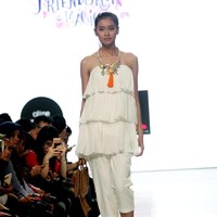 Fashion show karya delapan desainer lokal dengan mengangkat tema My Little Pony di Plaza Indonesia Fashion Week 2018, Jakarta. Rabu [21/3/2018]. [Foto: Mohammad Abduh/Wolipop]